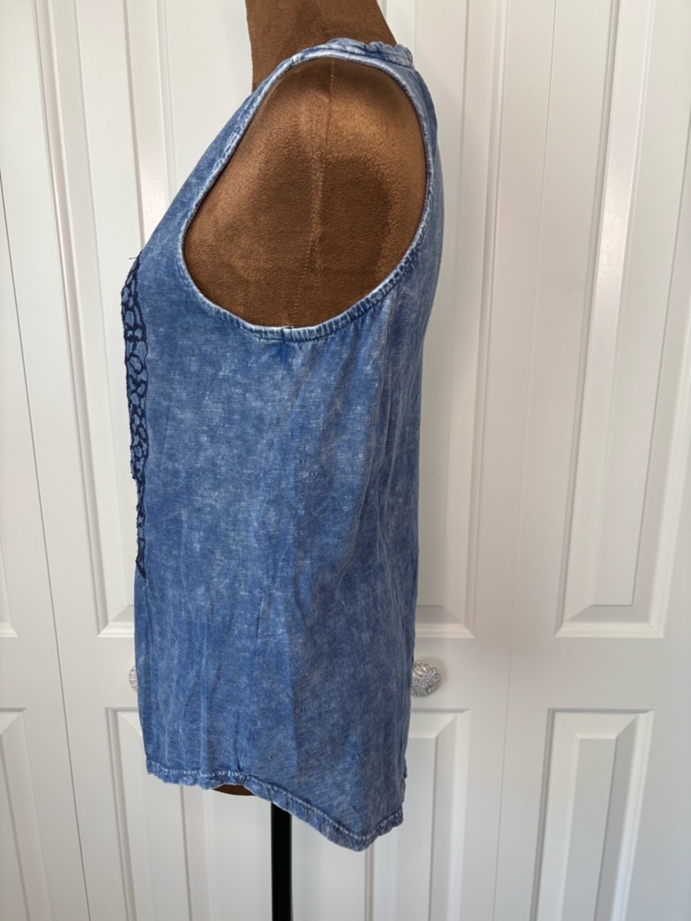 Lucky Brand Blue Floral Embroidered Mineral Wash Graphic Tank Top - Small - Picture 4 of 8